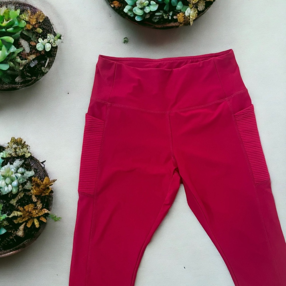 VOGO Athletica Red Workout Gym Capri Leggings With Pockets